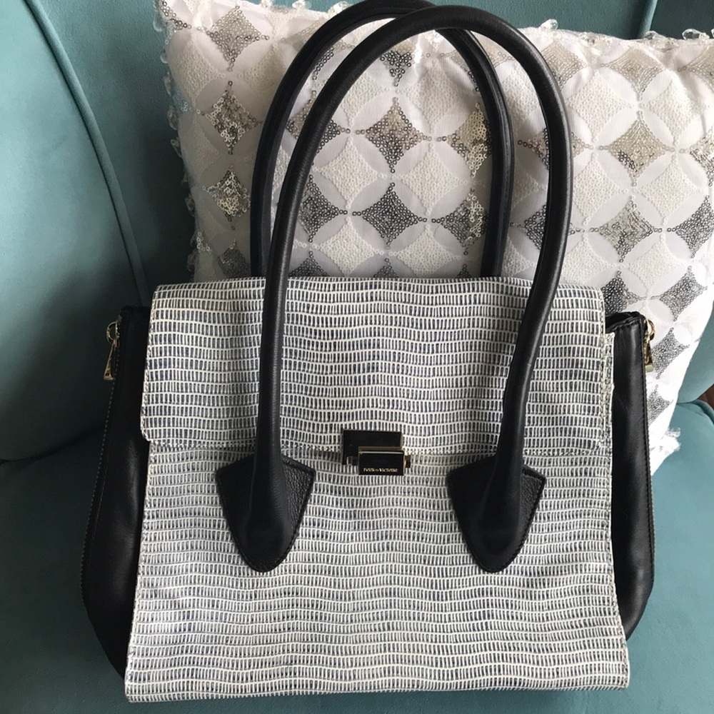🔥 POUR LA VICTOIRE hand bag.